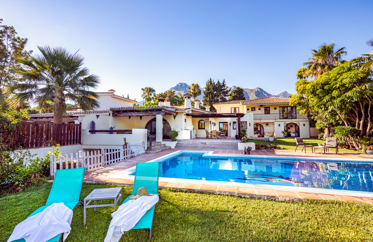 2 VILLAS IN NAGUELES FOR THE PRICE OF 1 !!!!